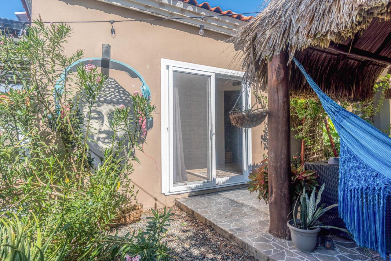 Lama Y Solo Unique Private Room Walking Distance To The Beach Palm Beach Luaran gambar