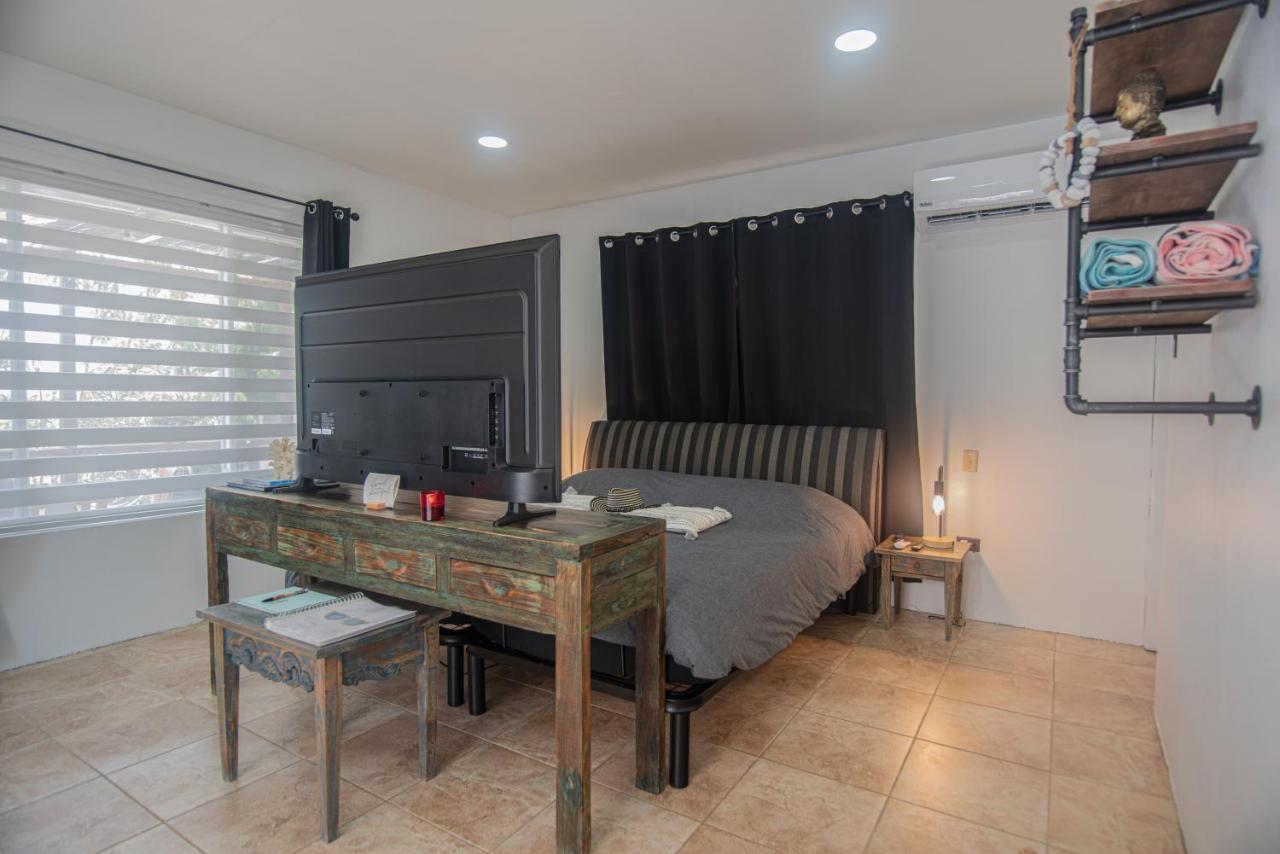 Lama Y Solo Unique Private Room Walking Distance To The Beach Palm Beach Luaran gambar