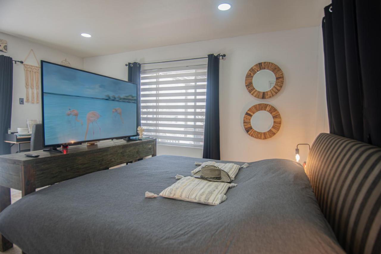 Lama Y Solo Unique Private Room Walking Distance To The Beach Palm Beach Luaran gambar